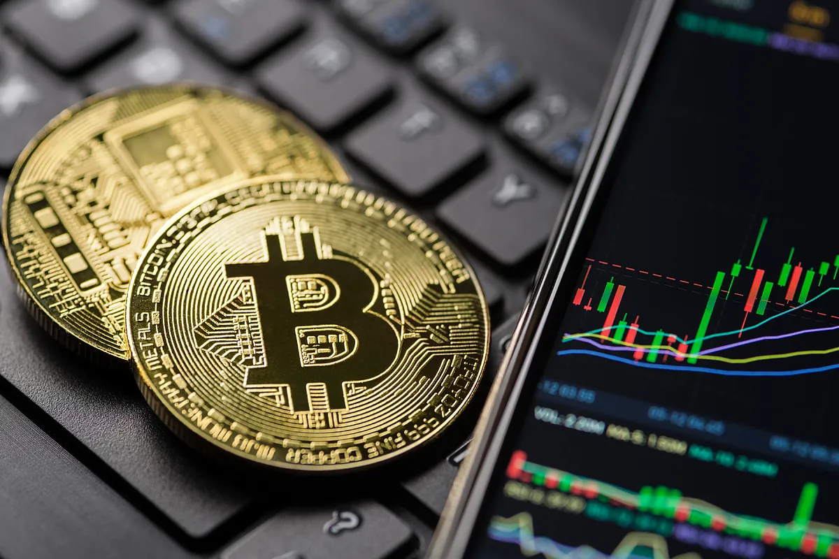 De ce românii migrează de la bursă la crypto: Analiză a trendului cu peste 600.000 de investitori