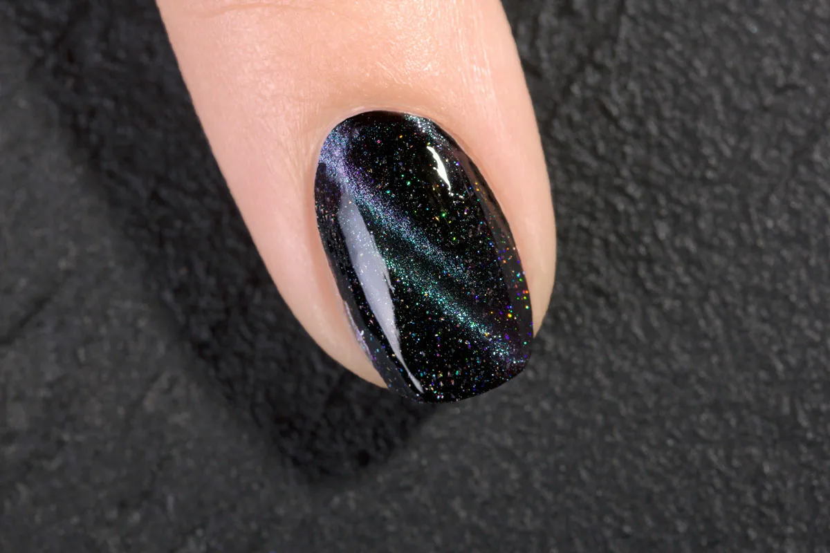 În loc de nude: idei de manichiură ultra-trendy pe care să le încerci la final de 2025