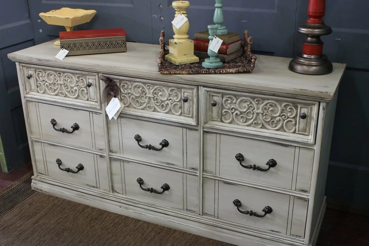 Mini-reparatii DIY: Cum să reîmprospătezi mobilierul vechi în 30 de minute