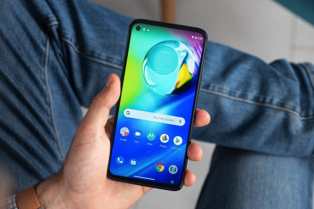 Moto G67 Power: bateria de 7000 mAh care îți ține telefonul viu trei zile fără priză