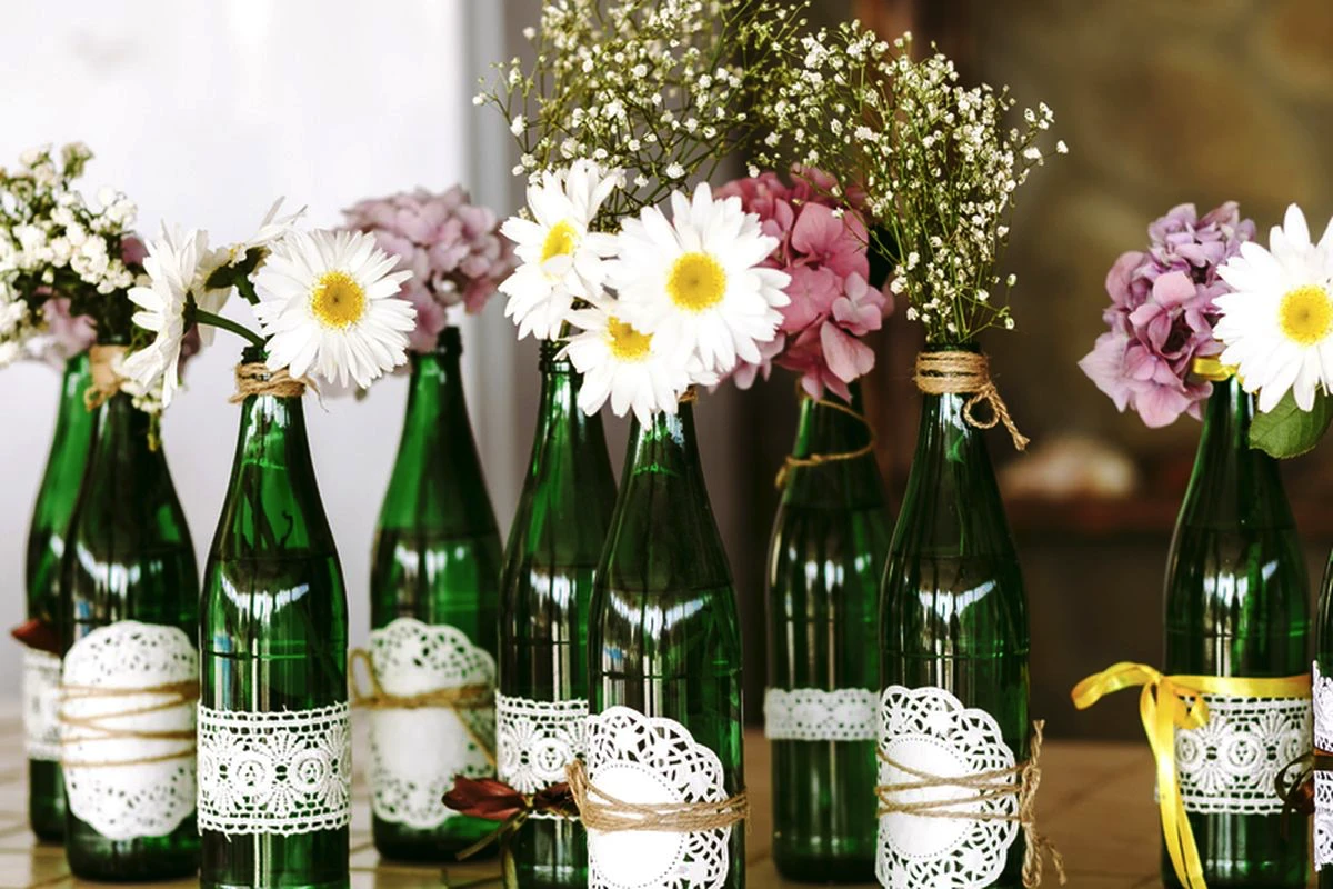 Sticla veche devine ghiveciul vedetă al casei tale – 5 transformări geniale care costă sub 30 de lei și arată ca din magazinele de design