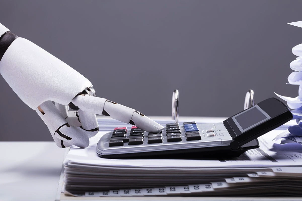 ChatGPT devine consilier financiar? Cum te ajută AI-ul să-ți gestionezi banii mai inteligent în 2025 – și unde să fii prudent