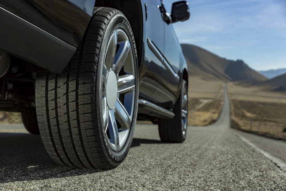 Nu 28, nu 30: câtă presiune trebuie să aibă cauciucurile mașinii tale când pleci la drum lung pe autostradă