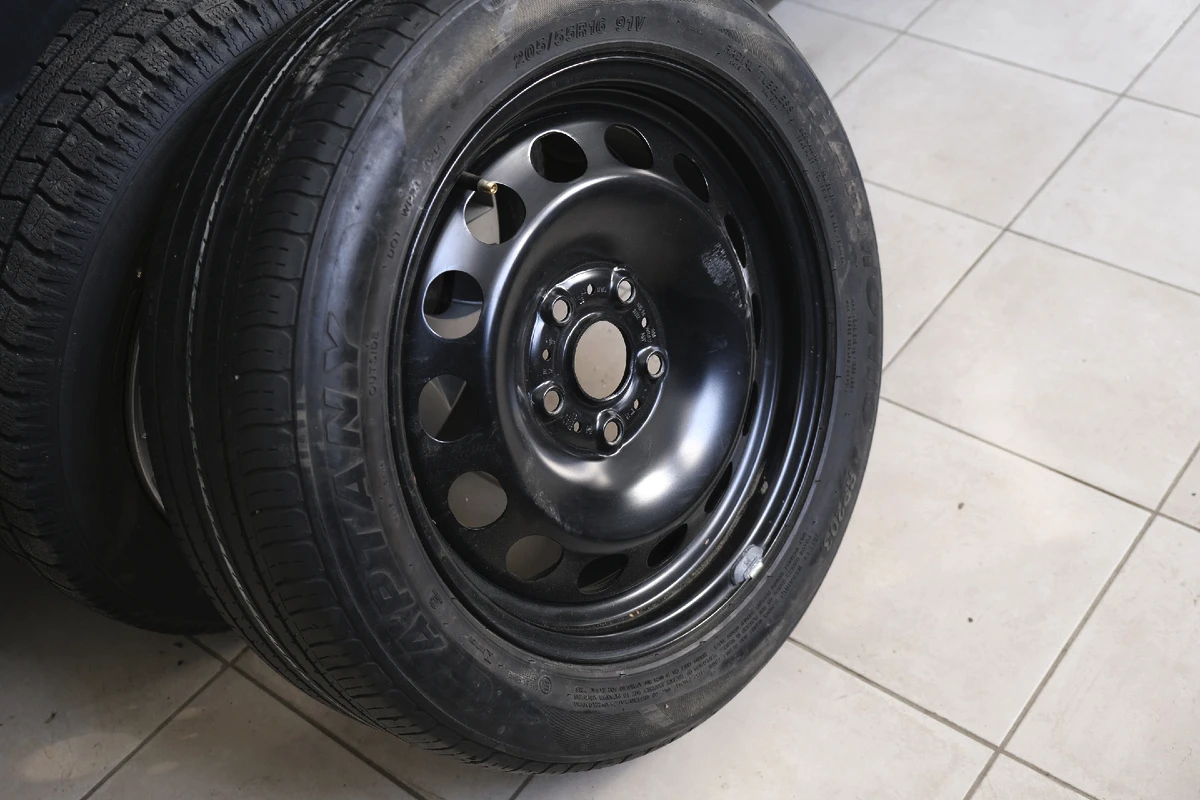 Nu 28, nu 30: câtă presiune trebuie să aibă cauciucurile mașinii tale când pleci la drum lung pe autostradă