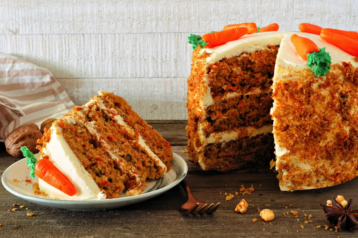 Tort de morcovi tradițional care se topește în gură: rețeta simplă pe care o vei face iar și iar!